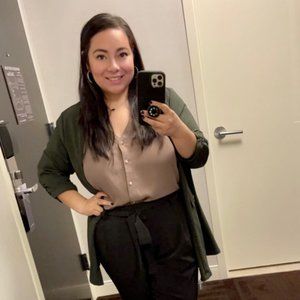 Meet your Posher, Roxana